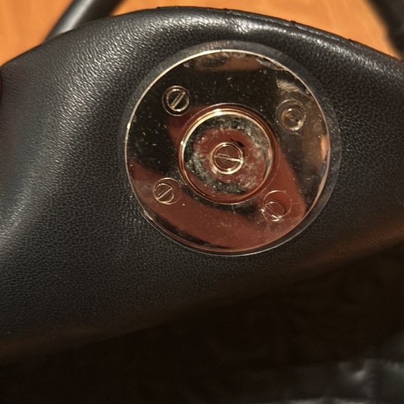 100% Authentic Versace Women’s Handbag in Nappa Ricamo Barocco Black Leather - Picture 6 of 14